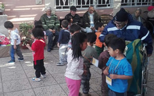 Lee más sobre el artículo Con visita a hogar de ancianos Jardín Infantil “Tamarugo” conmemoró un nuevo aniversario institucional