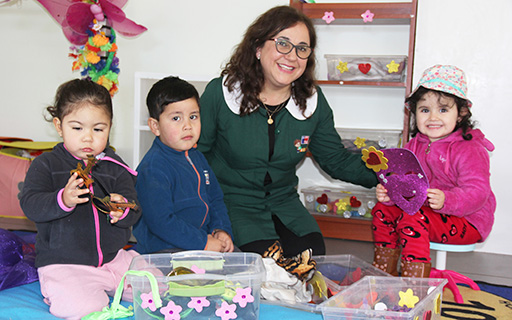 María Verónica lo tiene claro: “Me gusta promover prácticas innovadoras y novedosas, de respeto hacia las niñas y niños”. Y es que, comenta, ese fue siempre el objetivo desde que inició su travesía por la JUNJI en el ya desaparecido Jardín Infantil “Caperucita Roja”.