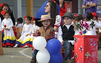 Una corrida venezolana y bailes haitianos entre otros números artísticos fueron parte de este evento que contó con la participación de una gran cantidad de familias.