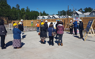 La actividad consistió en una visita a la obra donde participó el alcalde de la comuna, Carlos Barra; el director regional de la Junji Araucanía, Juan Pablo Orlandini, vecinos de Villa El Mirador y representantes de la empresa constructora.