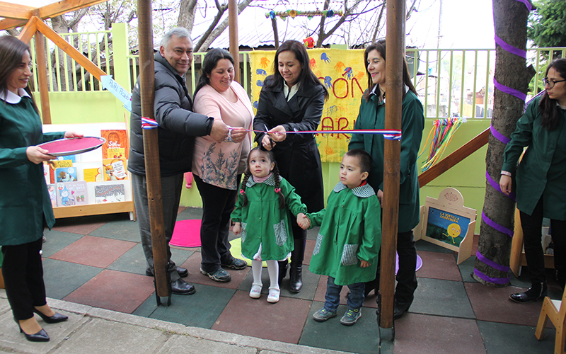 Lee más sobre el artículo Centro de Padres del Jardín “KauKalem” inaugura rincón literario infantil