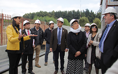 La coordinadora del programa aumento de cobertura de la JUNJI, Claudia Martínez, explicó que la obra es de dos pisos a cargo de la constructora Nahen, entrega 70 puestos de trabajo para la construcción.