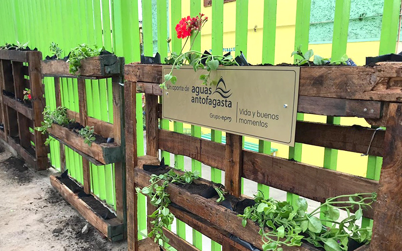 En este momento estás viendo Ejecutan proyecto de jardineras verticales en Jardín Infantil “Capullito”
