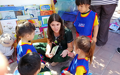 La iniciativa tuvo por finalidad difundir en la comunidad cómo los niños de los jardines infantiles se acercan a la lectura a través de estrategias de aprendizaje del Plan Nacional Lector, “las que favorecen la expresión oral y el interés por leer”, explicó la directora regional (s).