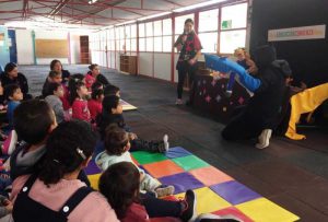 Lee más sobre el artículo Con obra de títeres niñas y niños aprenden el valor de la amistad y el respeto