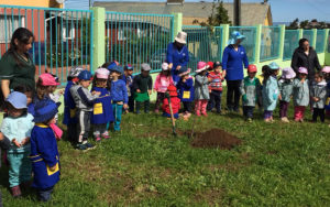 Lee más sobre el artículo Jornada de arborización se vivió en Jardín Infantil “La Gloria”