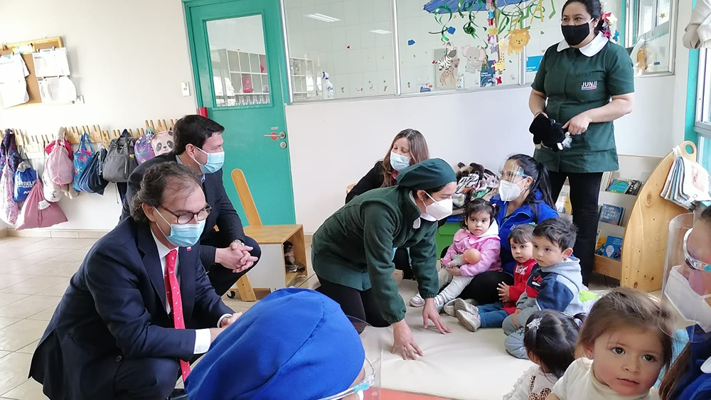 Lee más sobre el artículo Ministro de Educación visita jardín Junji de la región Metropolitana