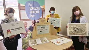 Lee más sobre el artículo Entregan cuentos kamishibai para dos centros educativos culturales de la infancia