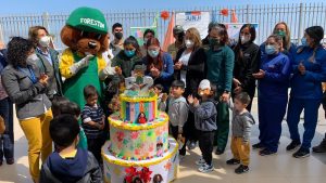 Lee más sobre el artículo Conaf celebra sus 52 años arborizando junto a párvulos de Junji Arica