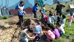 Lee más sobre el artículo Párvulos y adultos mayores se unen para unir y fortalecer su compromiso medio ambiental