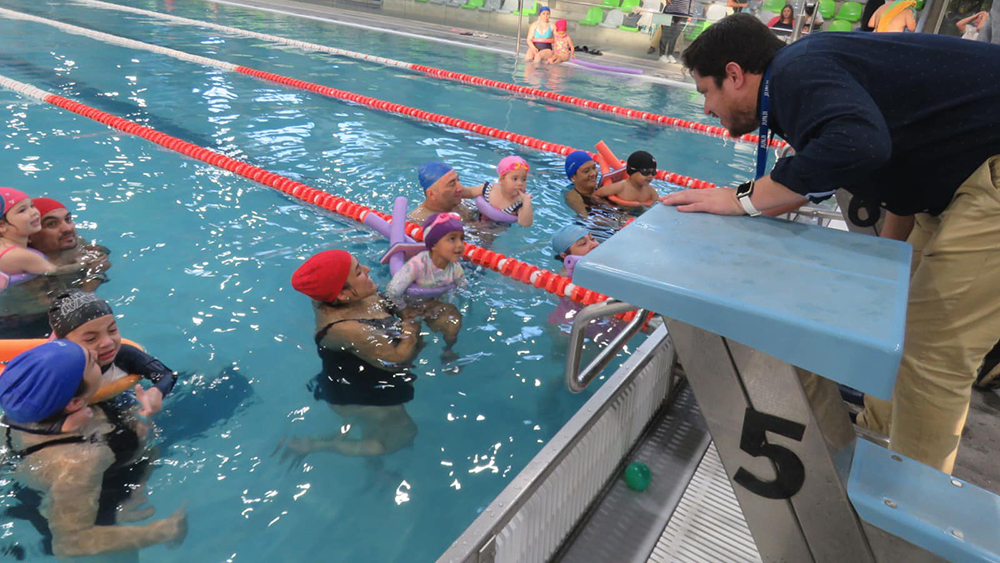 Lee más sobre el artículo Párvulos de jardines Junji participan de programa de natación IND