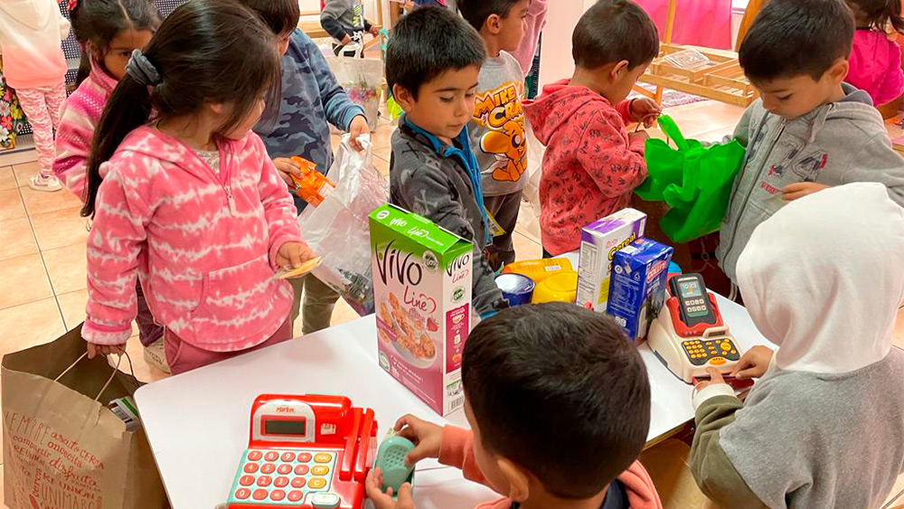 En este momento estás viendo Salas de jardín infantil de la Junji Valparaíso se trasforman en Supermercado