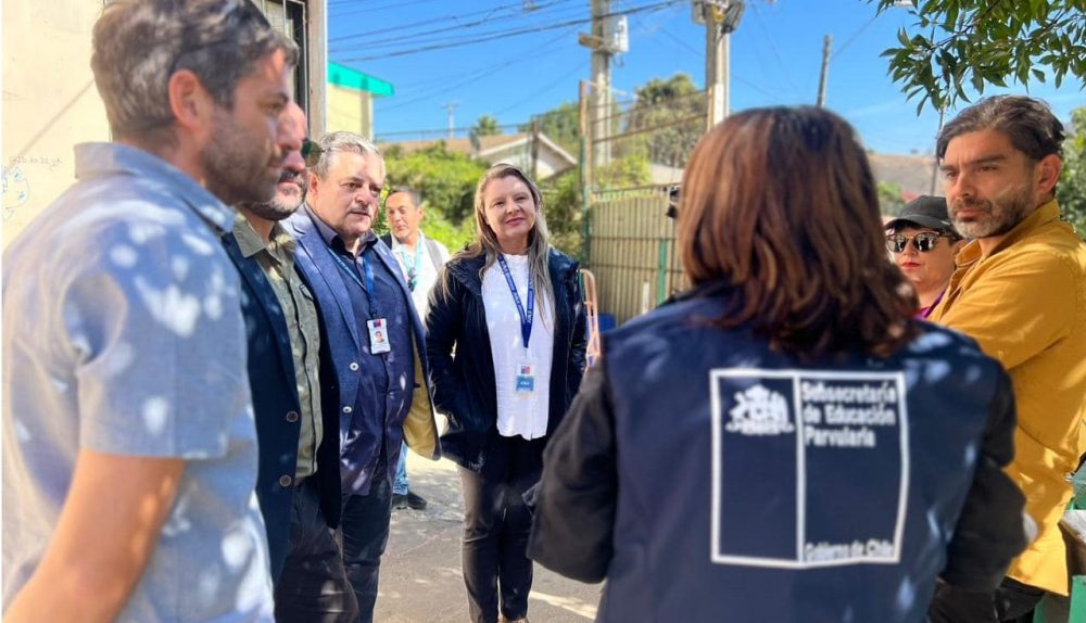 Lee más sobre el artículo Vicepresidenta Ejecutiva de JUNJI realizó amplio despliegue por las zonas siniestradas de Valparaíso para coordinar planes de acción ante la emergencia