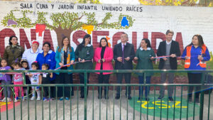 Lee más sobre el artículo Directora regional Metropolitana participó de inauguración de la Zona Segura del Jardín “Uniendo Raíces”