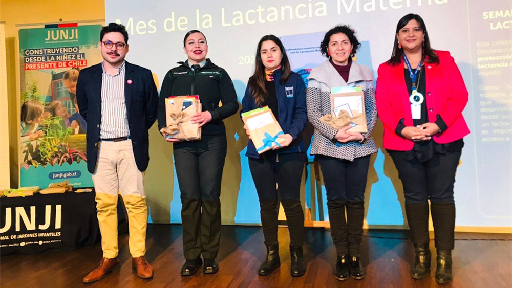 La entrega de los ejemplares se realizó en el hito de lanzamiento del Mes de la Lactancia Materna organizado por Junji y la Mesa Regional de Lactancia Materna de Los Ríos.