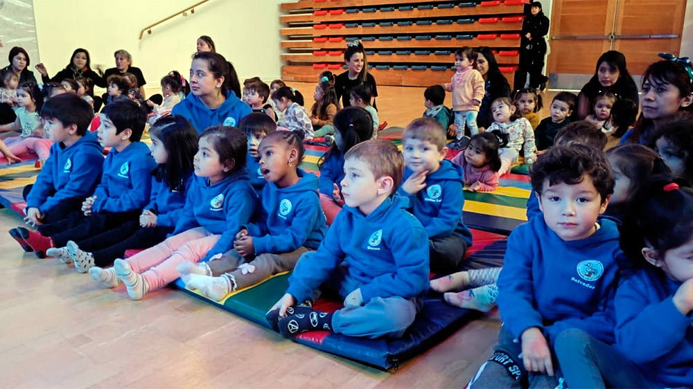 El hermoso evento, realizado en el teatro del Centro Integral Infantil de Juego y Movimiento, serviría como inicio de una colaboración entre profesionales de esta unidad y de la entidad universitaria. 