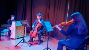 Lee más sobre el artículo Niñas y niños de JUNJI disfrutaron de un concierto en el estreno del piano del Ciijum