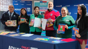 Lee más sobre el artículo Aduana entrega libros infantiles a párvulos de la JUNJI Arica