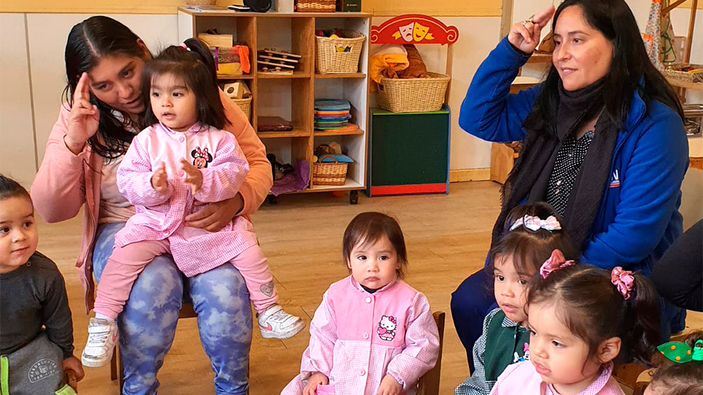 En este momento estás viendo Lenguaje de señas en jardines infantiles: Inclusión desde sala cuna