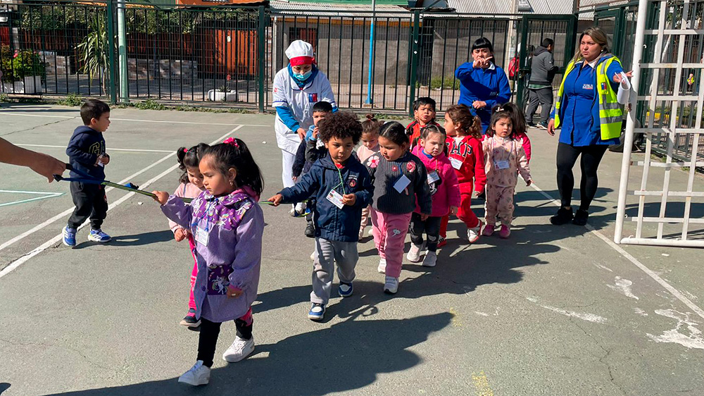 La actividad contó con la colaboración de la Unidad de emergencia y desastre de la Municipalidad de Cerro Navia, Bomberos de Chile y servicios de ambulancias del sector.