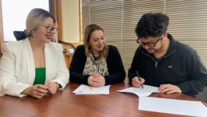 Lee más sobre el artículo UACh Puerto Montt y JUNJI Los Lagos establecen alianza para mejorar la formación en educación parvularia y fortalecer la atención a la infancia