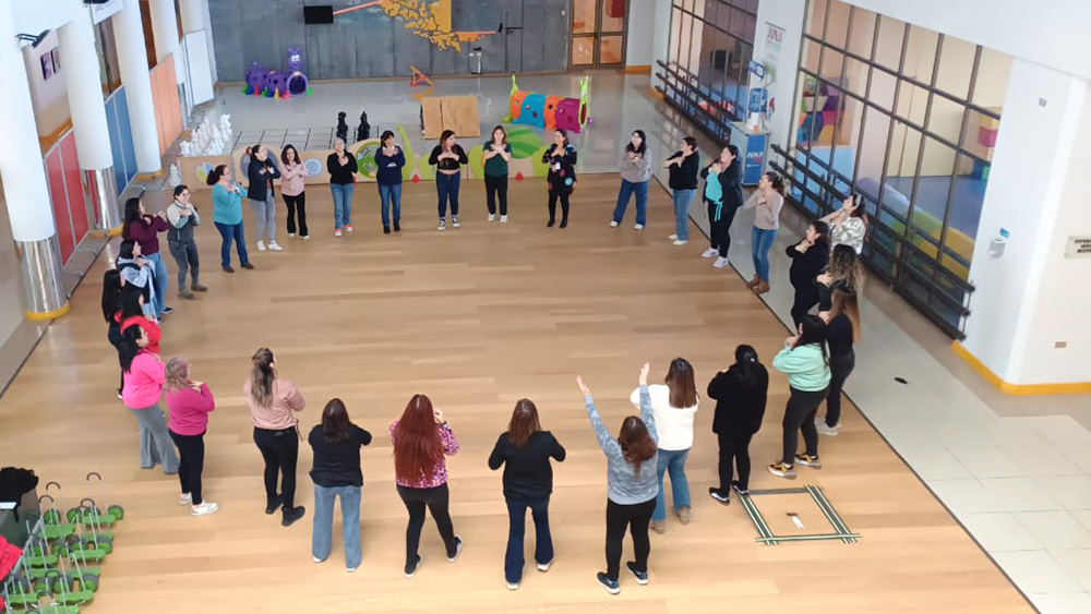 Lee más sobre el artículo Educadoras y técnicos de la Junji Magallanes “volvieron a ser niñas” en capacitación “Juego, aprendizaje y creatividad”