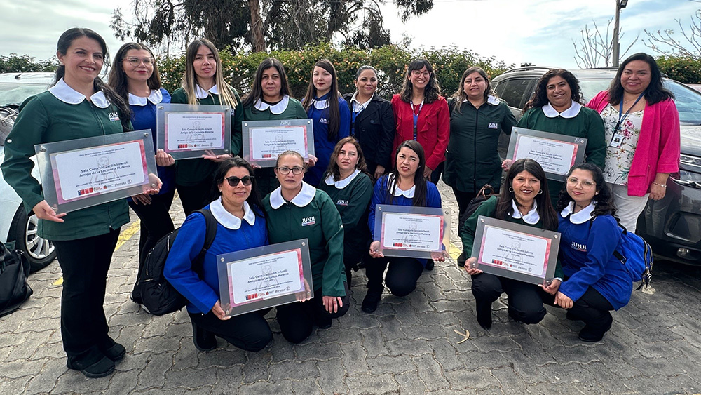 La política JIALMA reconoce a aquellos jardines que trabajan activamente para crear un entorno de apoyo para las madres lactantes.