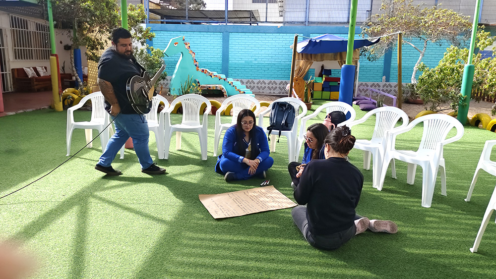 Lee más sobre el artículo Familias de JUNJI participan en diálogo “La música en los procesos pedagógicos”