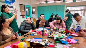 Lee más sobre el artículo Familias del jardín “Carrusel” fortalecen la crianza y educación de sus hijos e hijas a través del “Taller de Juguete Familiar”