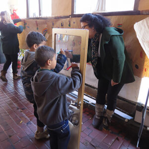 Picture of  <b> Apreciando lo valioso con quienes nos rodean</b>