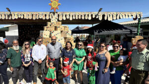 Lee más sobre el artículo En Jardín Infantil “Capullito” arman árbol navideño con 878 cajas de cartón