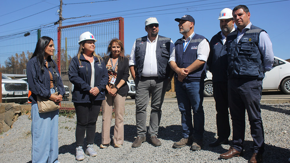 En este momento estás viendo Ministro de Educación y vicepresidenta ejecutiva de JUNJI refuerzan en Punta de Parra el compromiso con la continuidad educativa tras la emergencia
