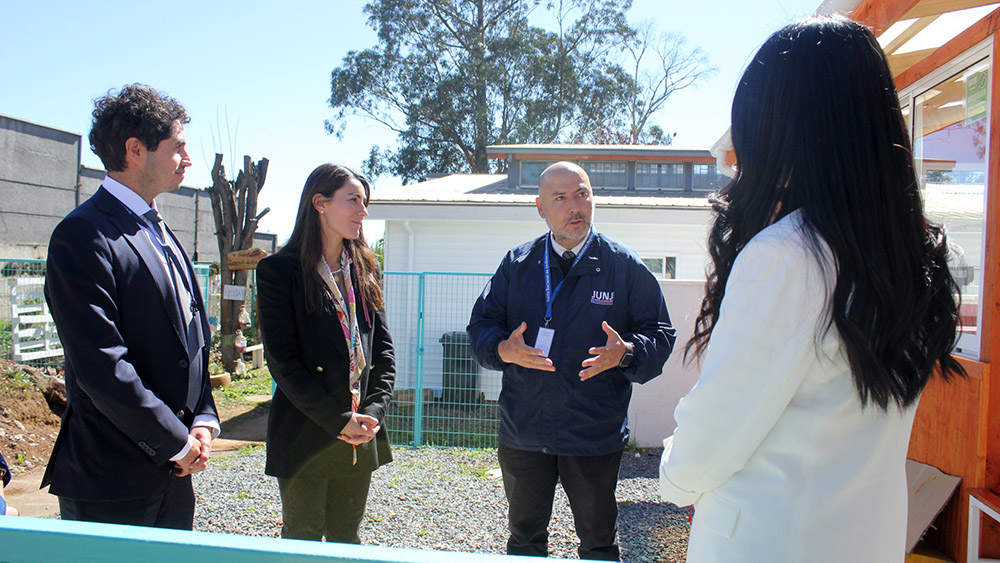 Lee más sobre el artículo Ministra de Educación visita jardines infantiles afectados por incendios forestales en Biobío y destaca labor de comunidades educativas