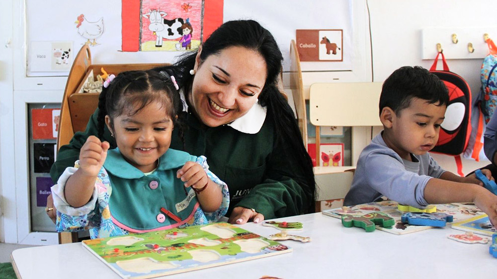Lee más sobre el artículo JUNJI Metropolitana invita a acompañar a niñas y niños en el cambio de hora invernal