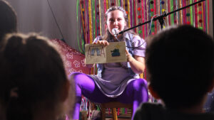 Lee más sobre el artículo Cuentos cantados iniciaron convenio entre JUNJI Biobío y Casa Taller