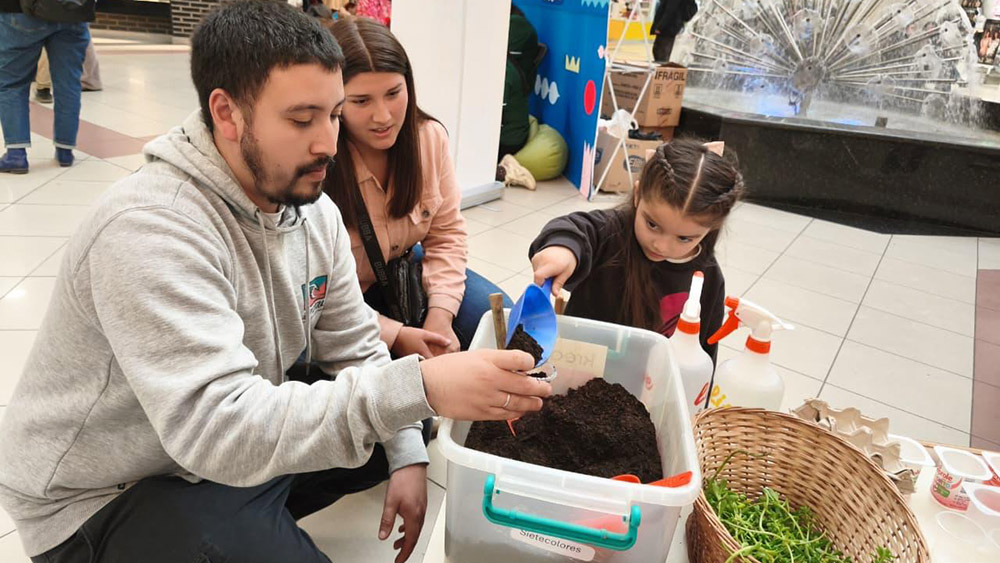 En este momento estás viendo JUNJI Los Ríos acercó la Educación Parvularia a la comunidad con exitosa feria en Valdivia