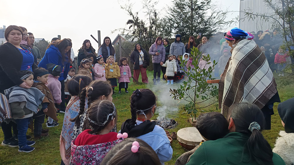 Parvulos participan del we tripantu en la región de Los Lagos