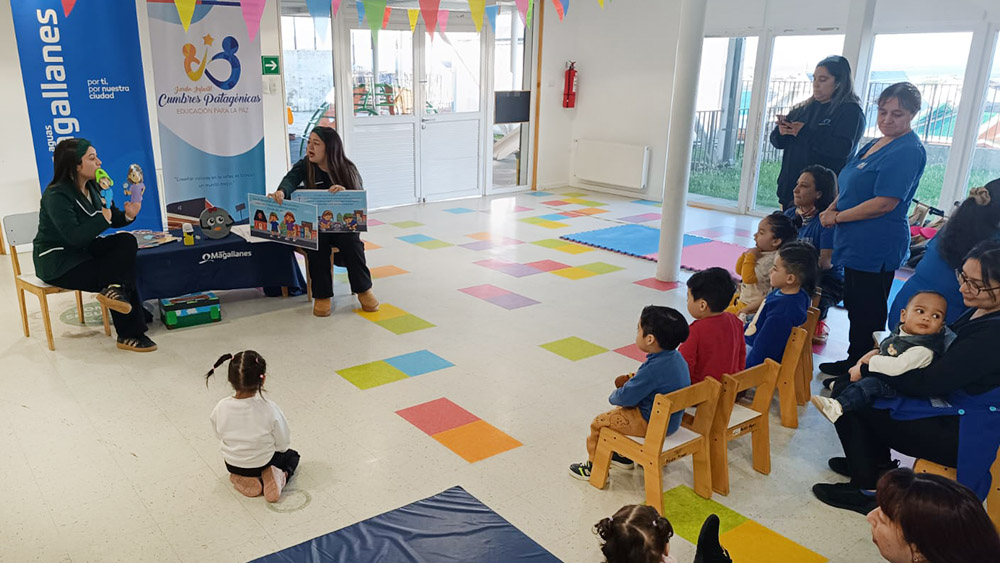 Niñas y niños de la Junji aprenden a cuidar el alcantarillado con cuenta cuentos de Aguas Magallanes