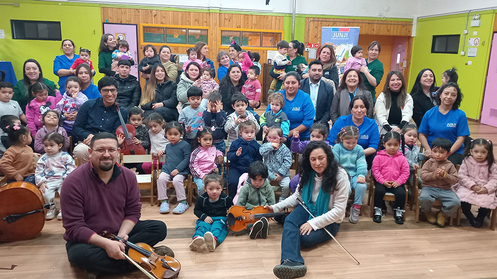 A través de interpretaciones en vivo de repertorio infantil, los músicos compartieron una enriquecedora jornada de formación de audiencias.