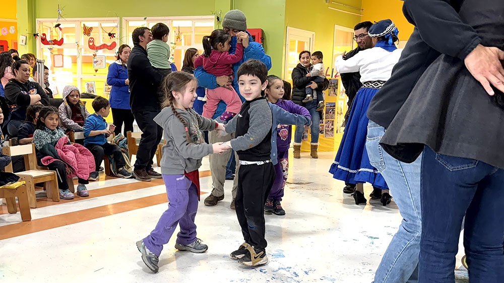 Con una mateada y expresiones artísticas, la institución celebró junto a la comunidad local para relevar la voz de la niñez en el territorio.