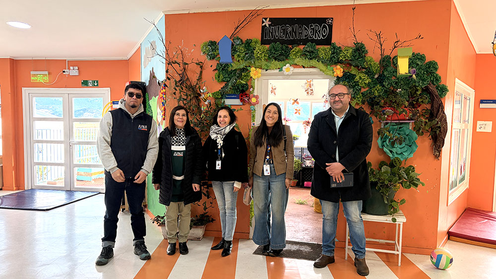 El proyecto busca transformar el entorno natural del recinto parvulario en un aula al aire libre para generar aprendizajes significativos en los párvulos.