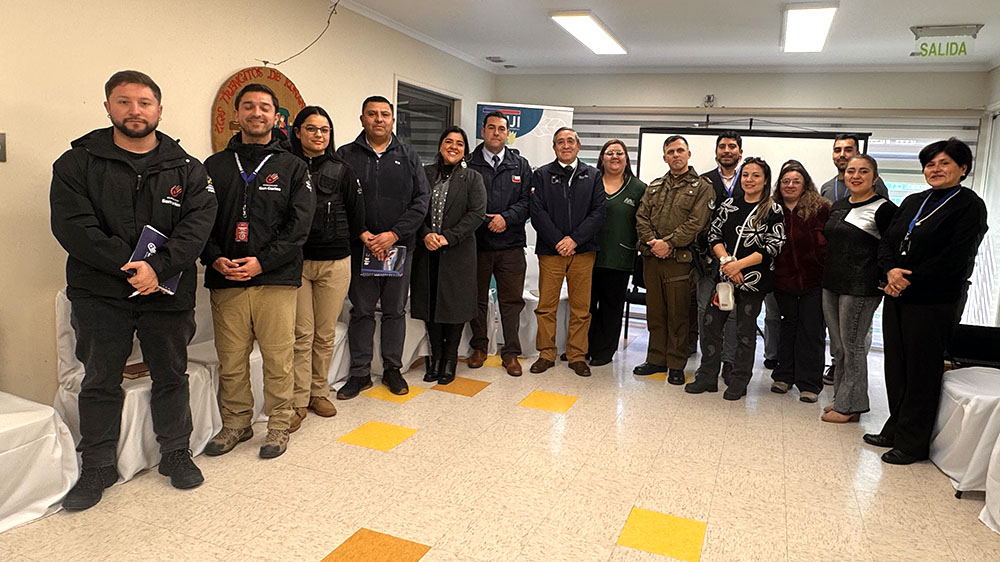 Autoridades, policías y la comunidad de San Carlos acordaron medidas preventivas tras los robos que afectaron al recinto.