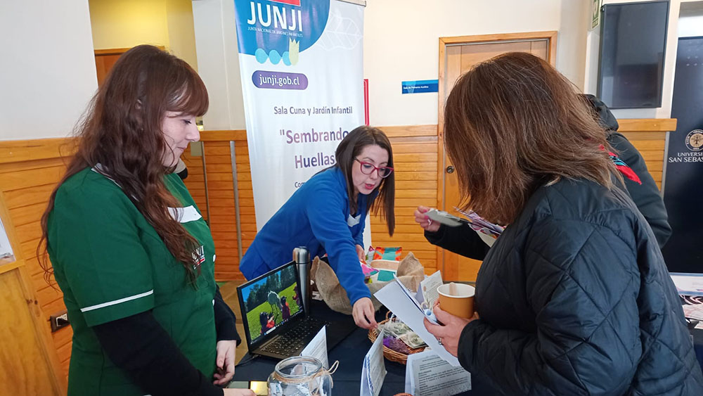 Una jornada intersectorial reunió a servicios públicos y universidades para abordar el desarrollo infantil y entregar las certificaciones.