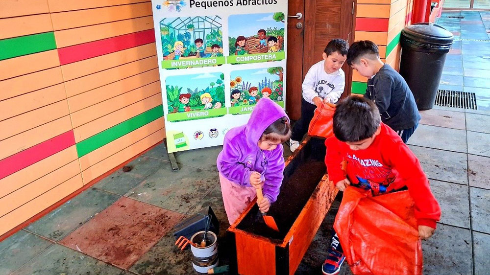 El proyecto financiado por la Segegob busca vincular el aprendizaje sustentable con los hogares y la comunidad local de Máfil.