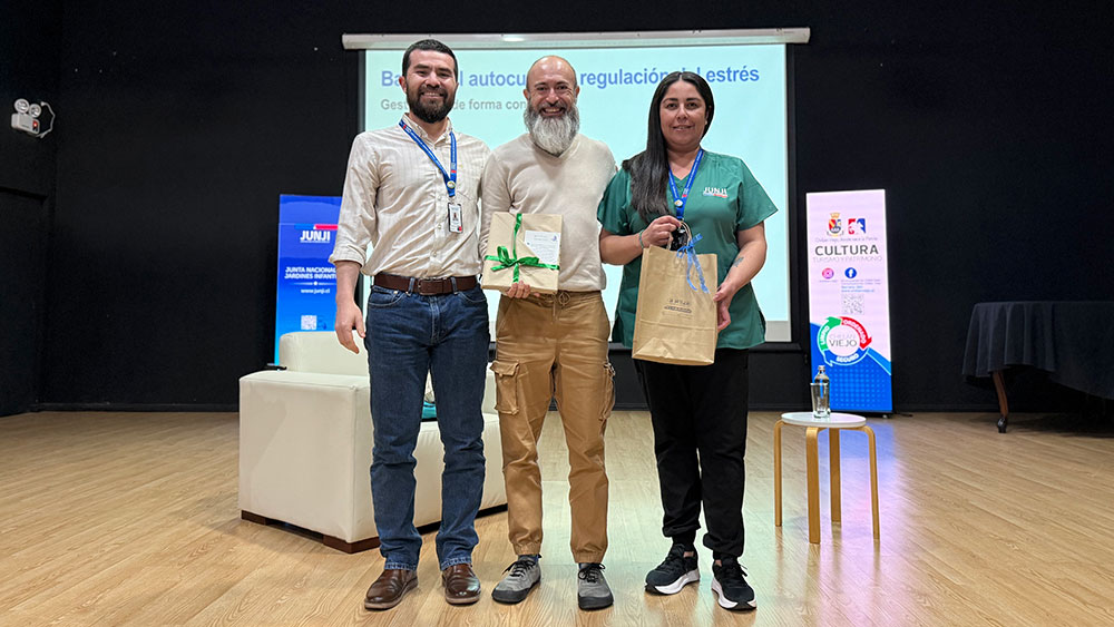 La iniciativa desarrollada junto a la Red de Salud Ñuble contó con la exposición del médico psiquiatra Román Rodríguez.