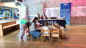 Lee más sobre el artículo Ediciones de la JUNJI participa en feria de libros organizada por el MIM