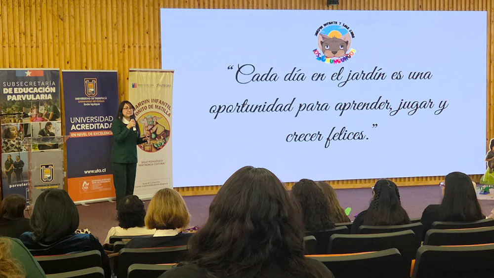 La educadora encargada, Katiza Gopodnetic, expuso los avances en ambientes de aprendizaje e interacciones socioemocionales.